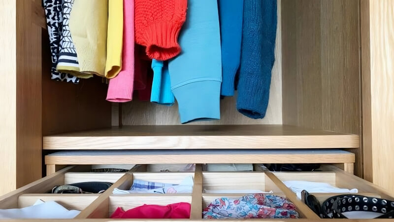6 Cách chống ẩm mốc tủ quần áo đơn giản, khử mùi hiệu quả ngay tại nhà